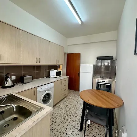 2 Bedroom Flat By The Sea * לרנקה