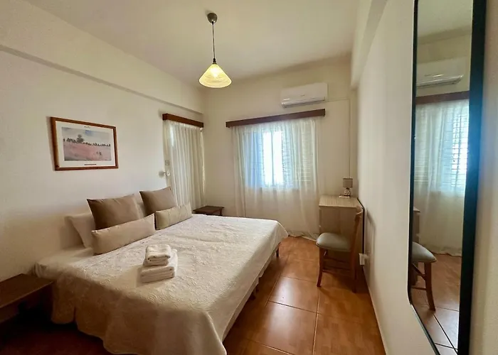 2 Bedroom Flat By The Sea לרנקה