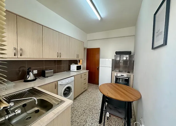 2 Bedroom Flat By The Sea * לרנקה