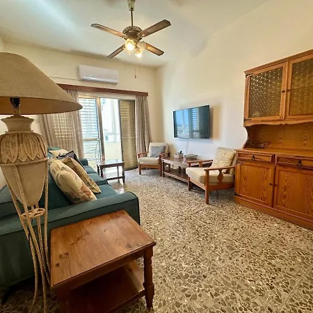 2 Bedroom Flat By The Sea